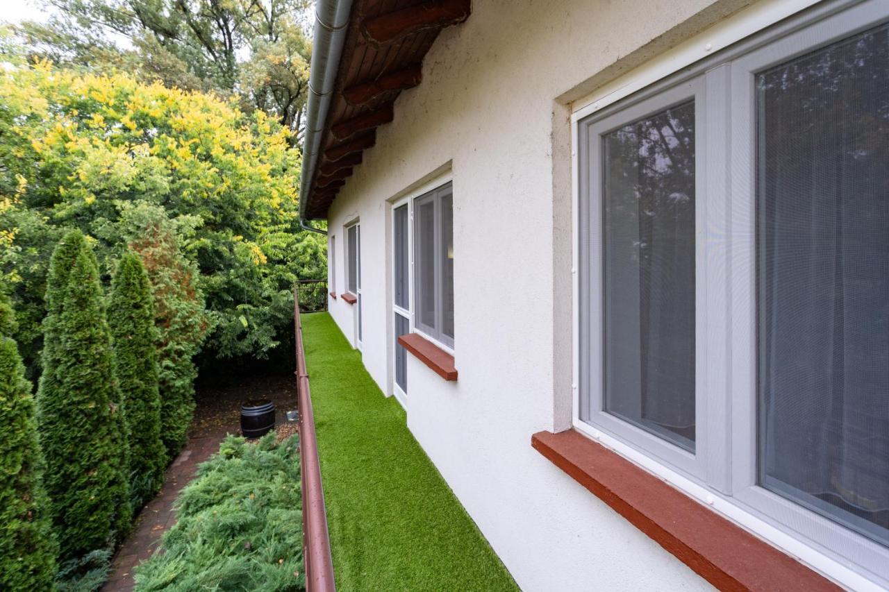 Sobri Halaszcsarda Es Panzio Baja Exterior photo