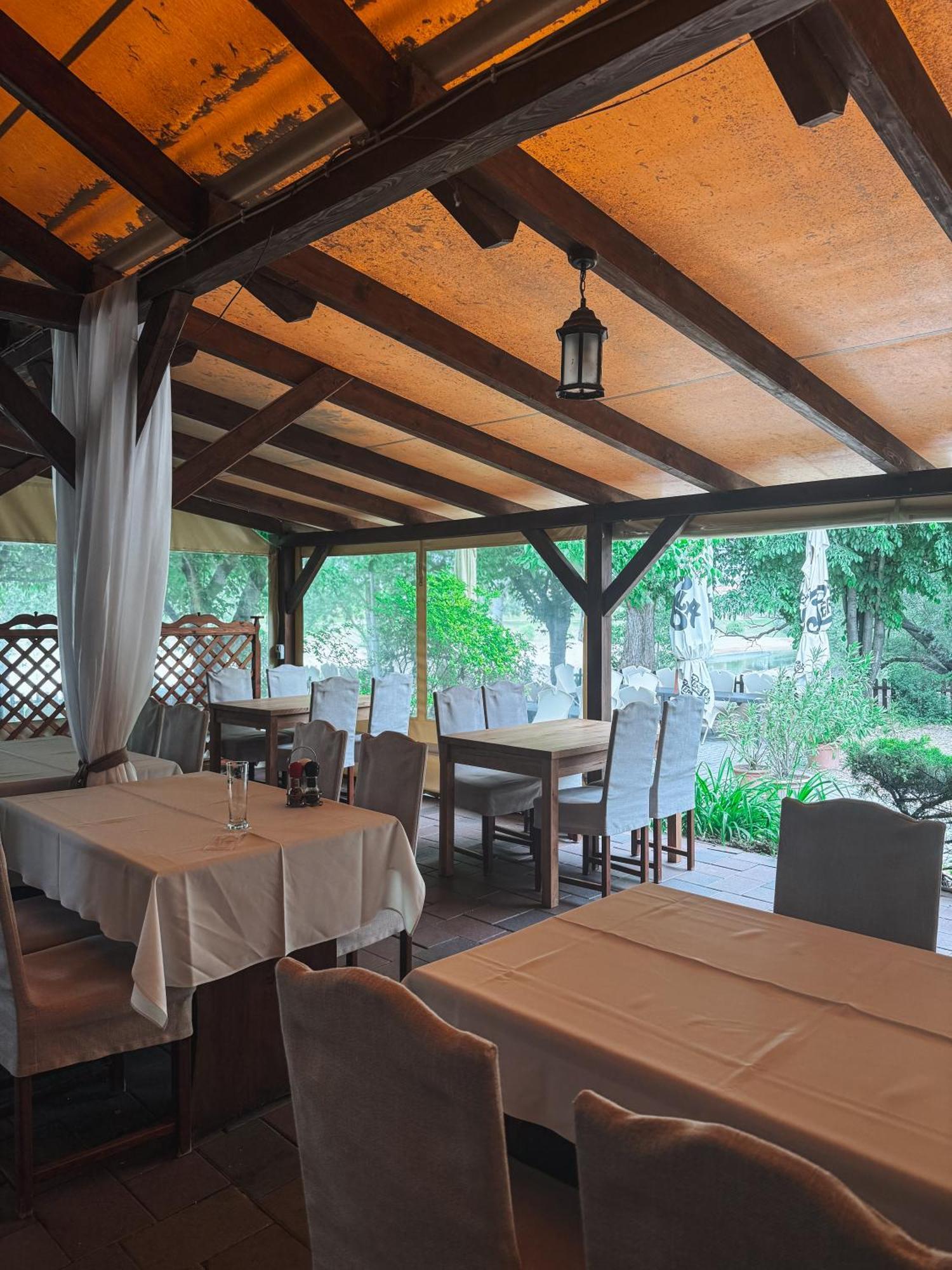 Sobri Halaszcsarda Es Panzio Baja Exterior photo