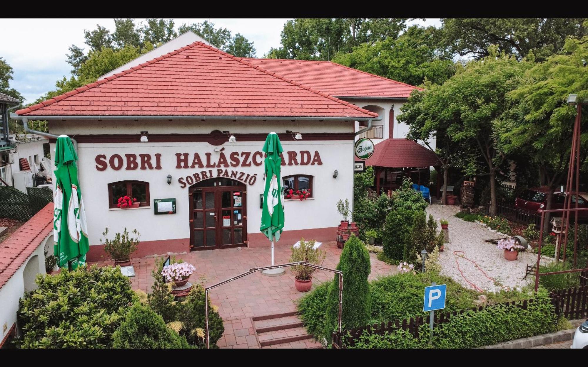 Sobri Halaszcsarda Es Panzio Baja Exterior photo